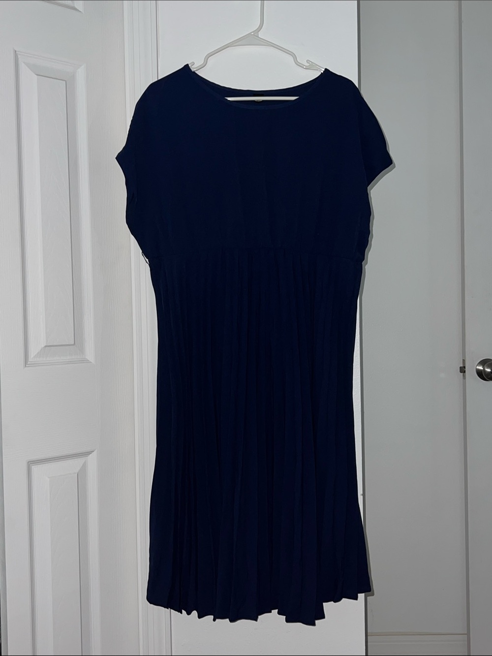 NWOT Women’s Navy Pleated Short Sleeve Dress